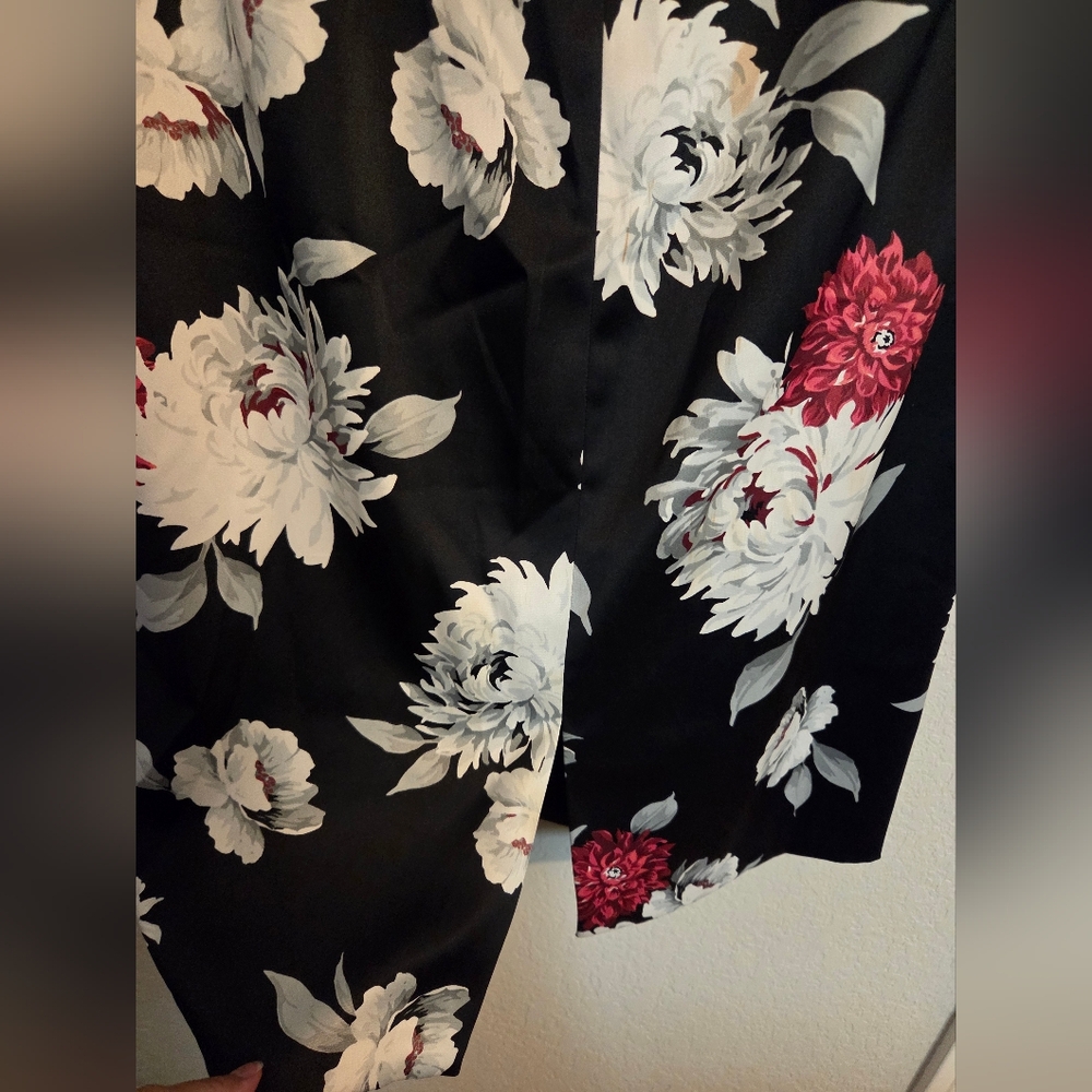 White HouseElegant Black Floral Dress - Picture 11 of 14